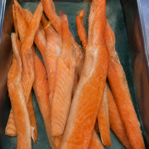 サーモンハラス燻製1kg